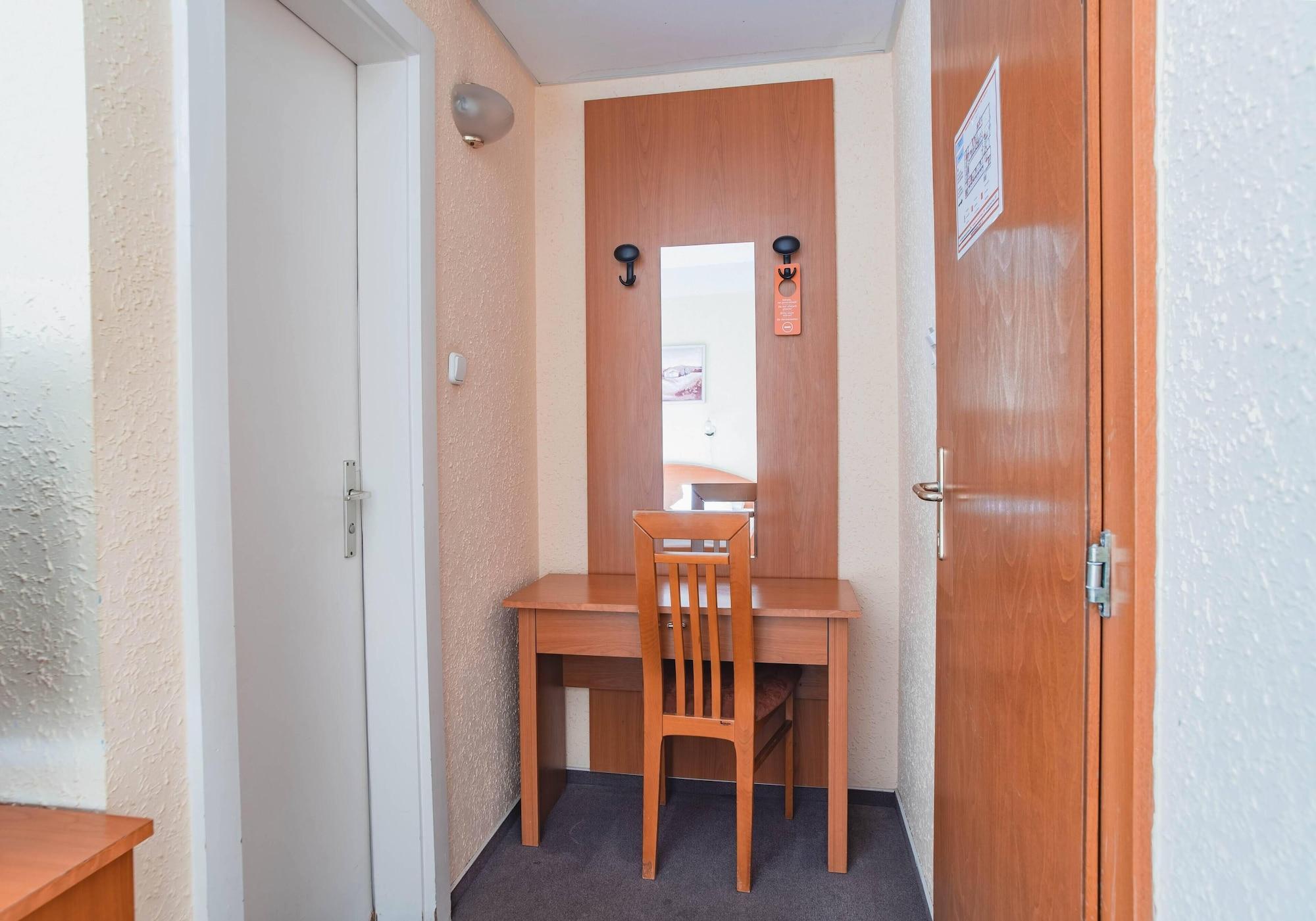 בודפשט Homoky Hotels Bestline Hotel מראה חיצוני תמונה
